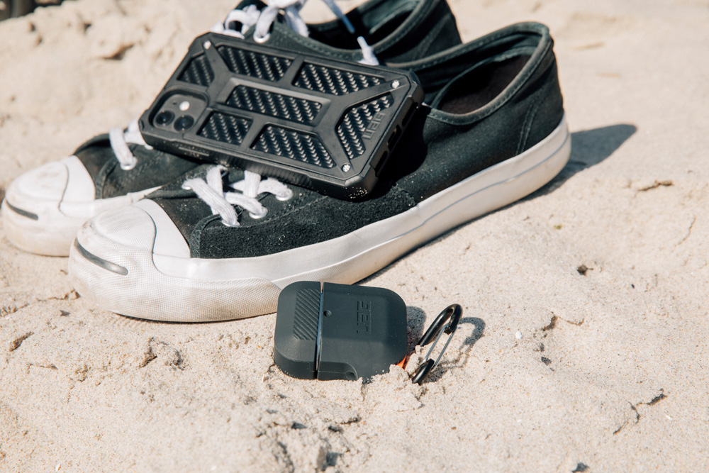 vo op airpods uag silicone rugged weatherproof4 bengovn
